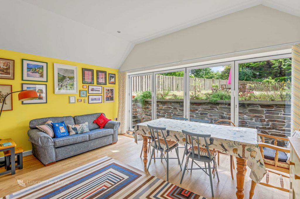 Property photo 2 of 18