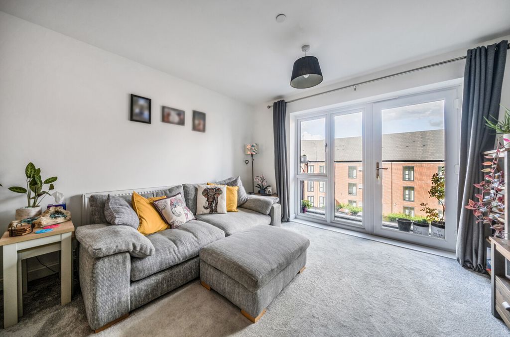 Property photo 3 of 17 1348181-8-68Bf061...