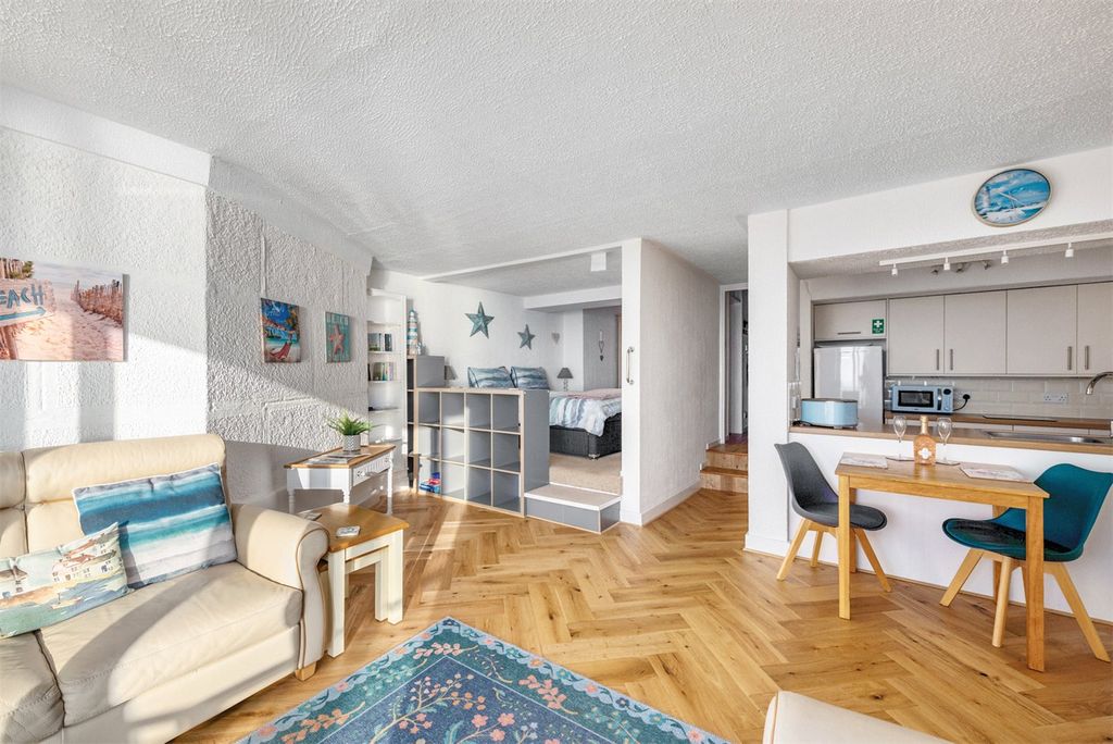 Property photo 3 of 11 Picture No. 20