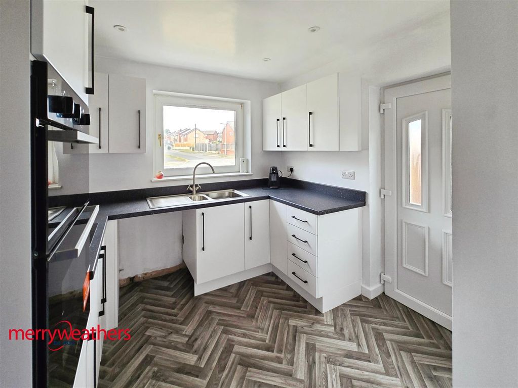 Property photo 2 of 13 Kitchen