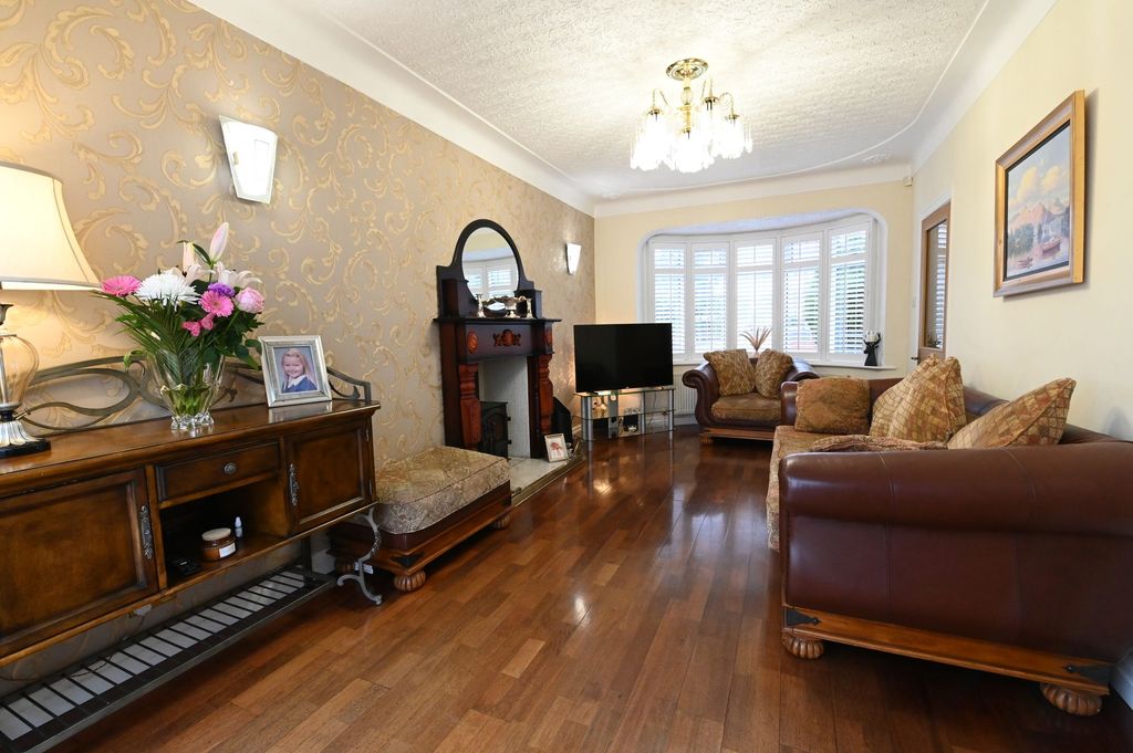 Property photo 2 of 25