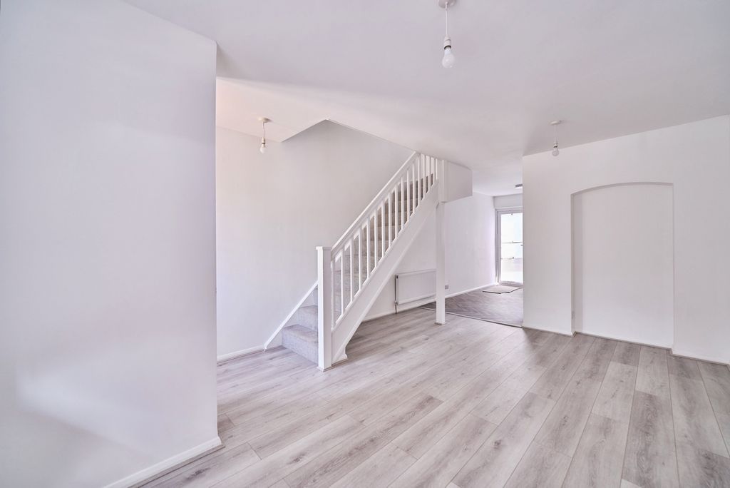 Property photo 3 of 18 Pbox-Img.Jpg