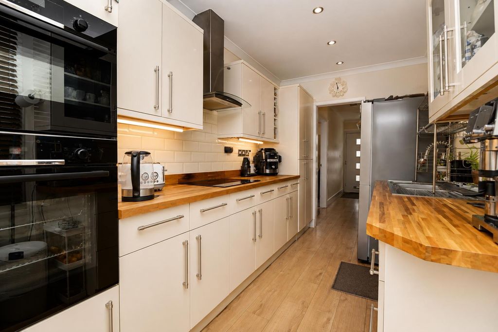 Property photo 3 of 24 Kitchen..Jpg