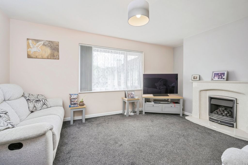 Property photo 2 of 17 Photo