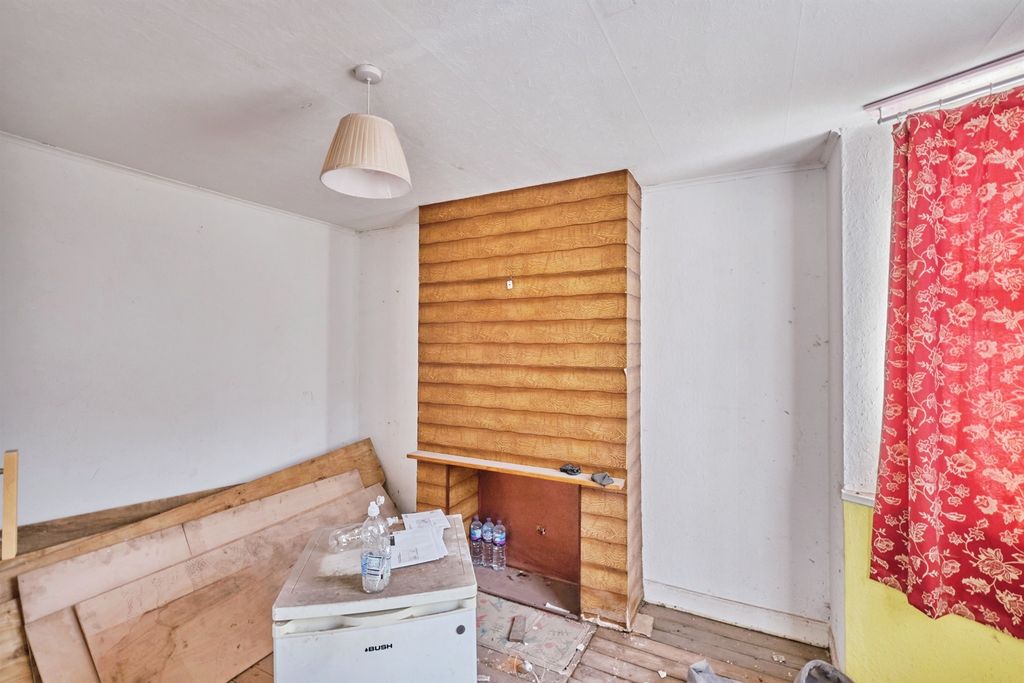Property photo 2 of 18