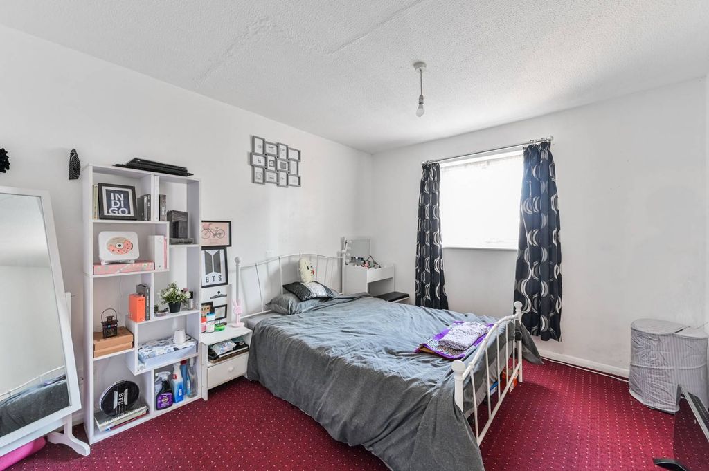Property photo 2 of 9