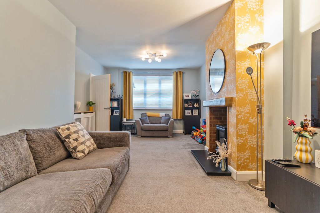 Property photo 3 of 27