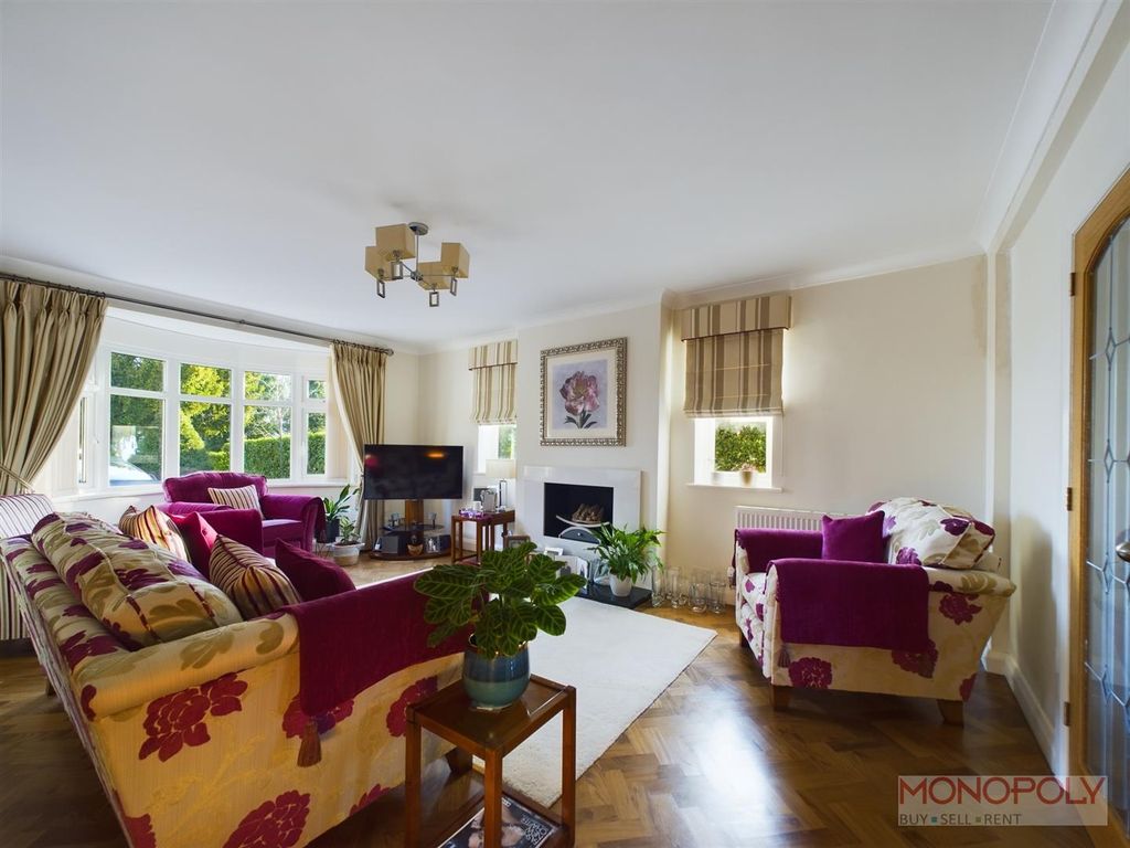 Property photo 3 of 25 Cam03815G0-Pr0168-Still001.Jpg