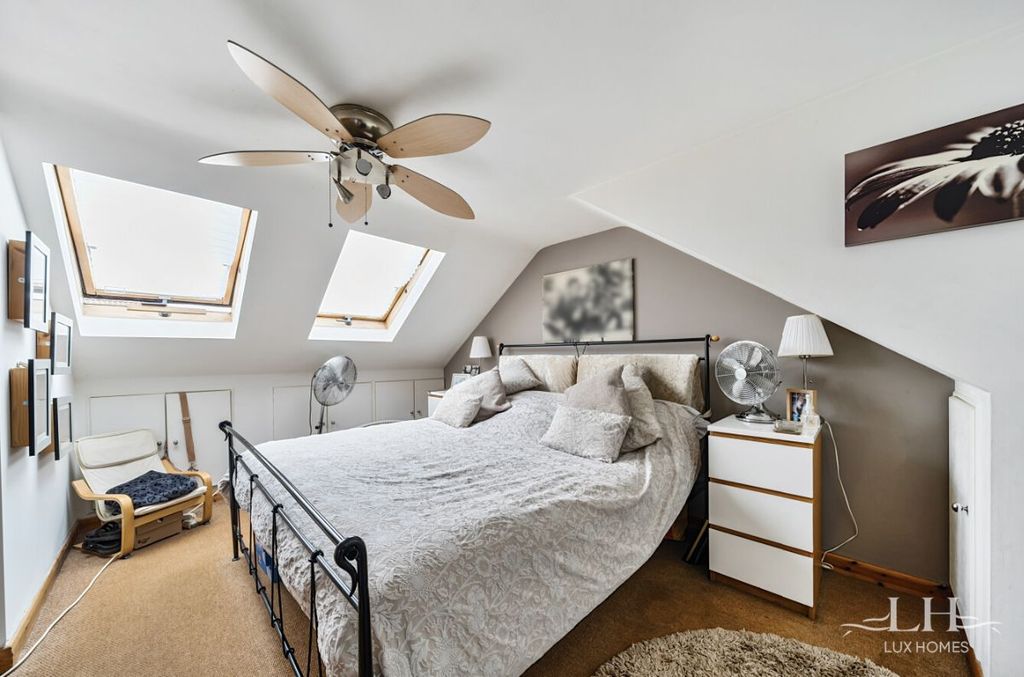 Property photo 3 of 23