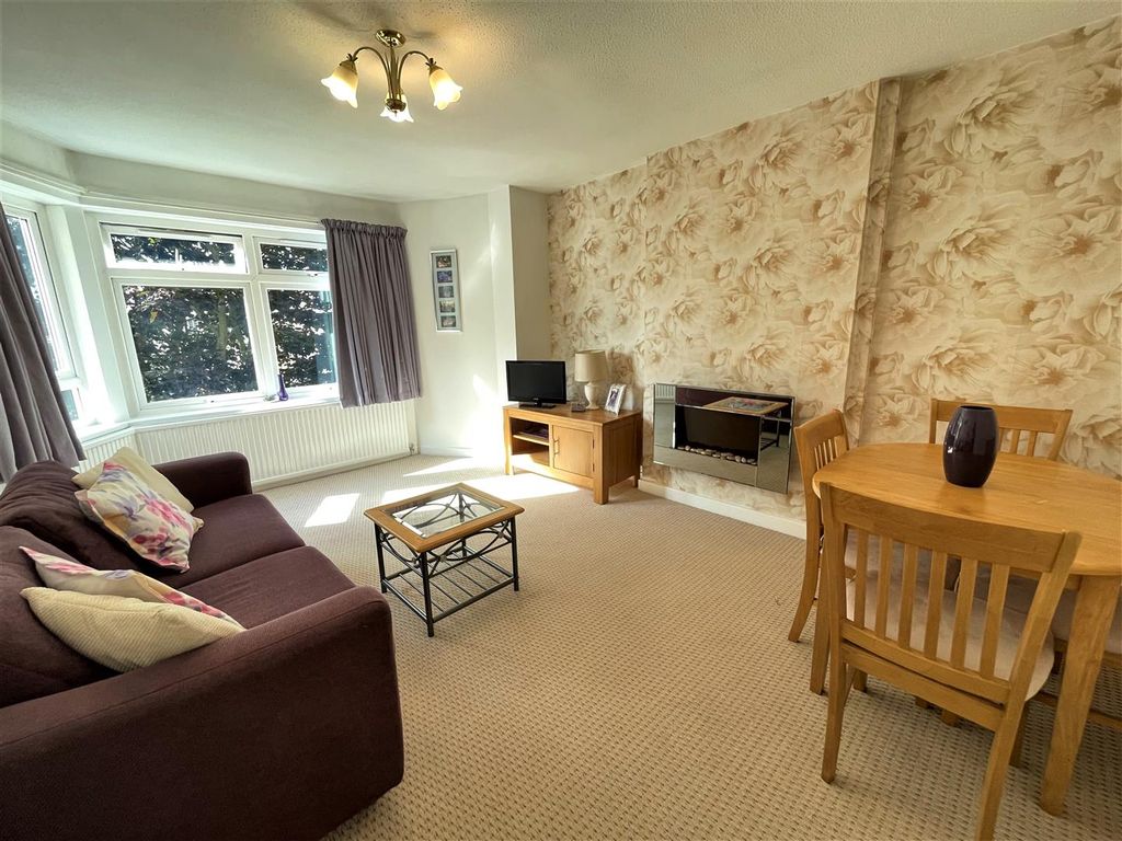 Property photo 2 of 12 Lounge3.Jpg