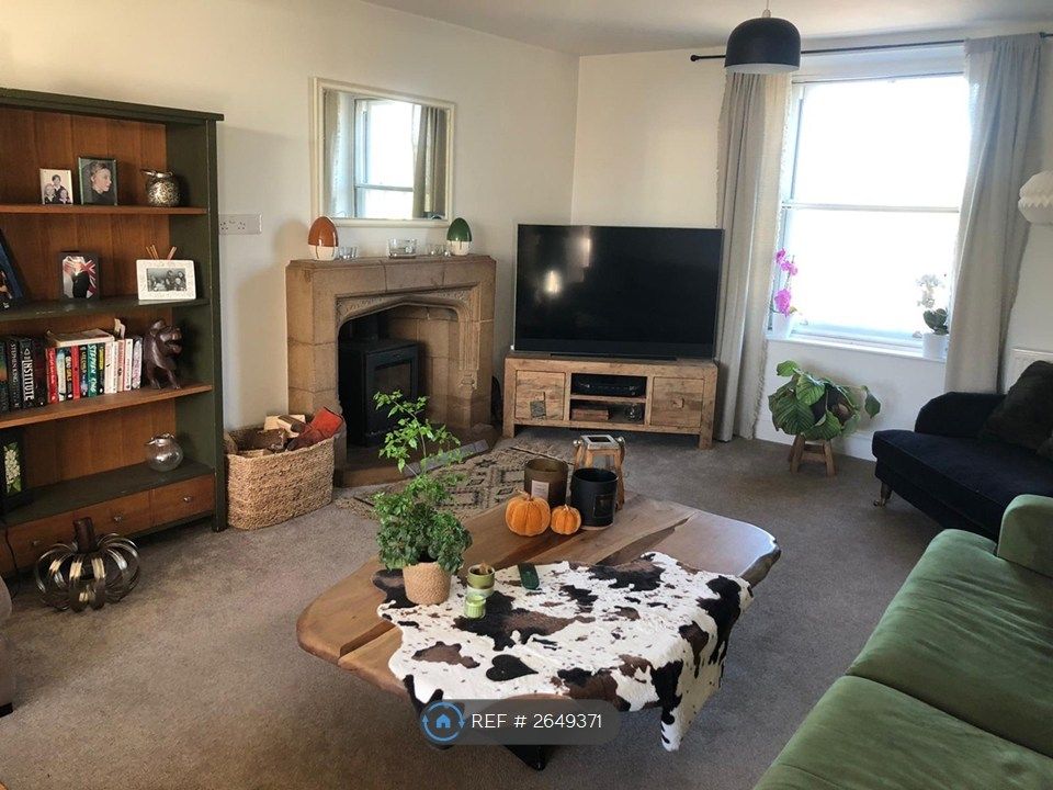 Property photo 1 of 32 Lounge