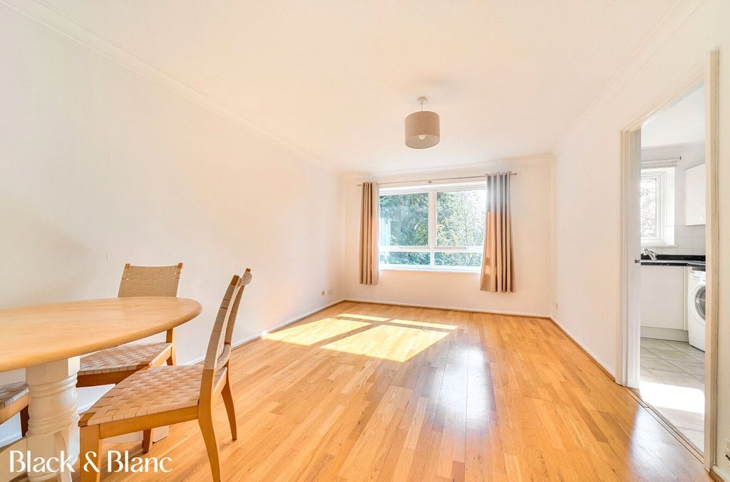 Property photo 3 of 11 Living Room
