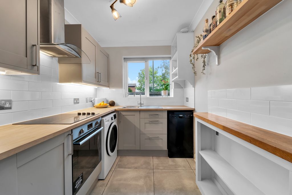 Property photo 1 of 8 Kitchen