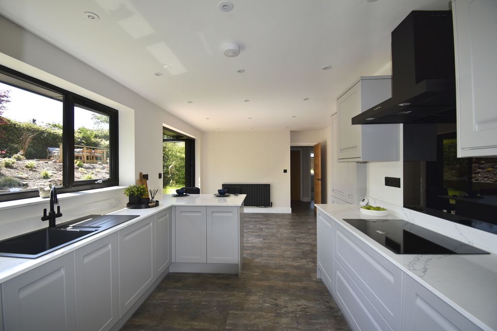 Property photo 2 of 19 Fitted Dining Kitchen