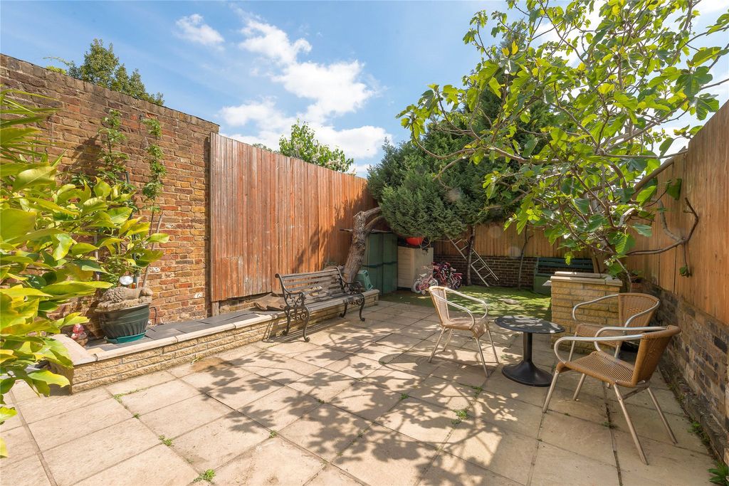 Property photo 3 of 9 Garden