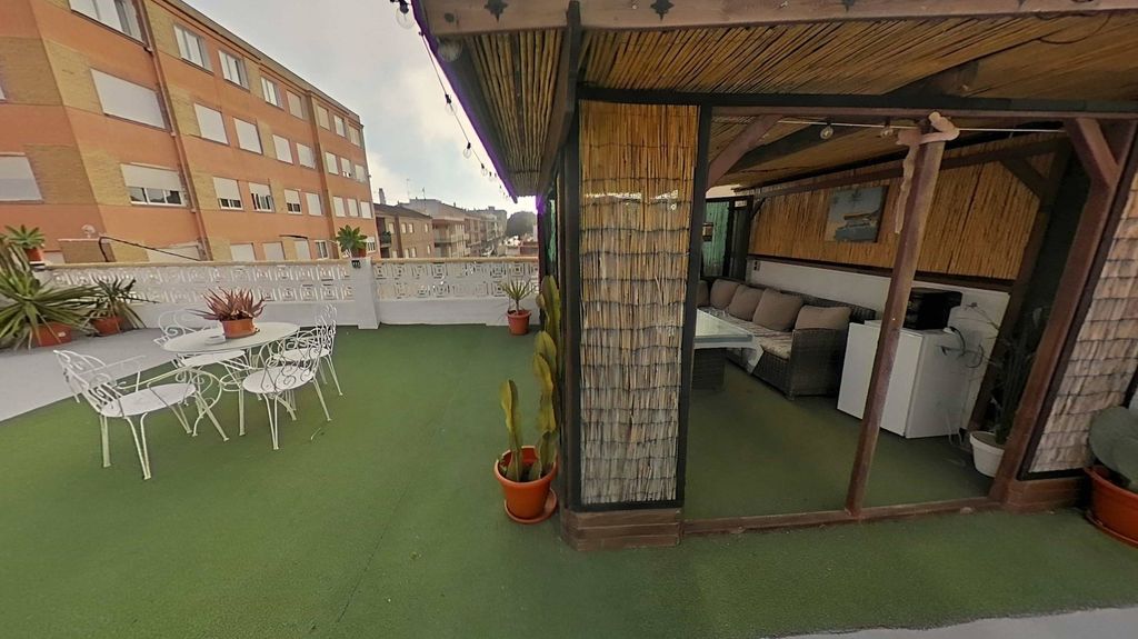 Property photo 2 of 39