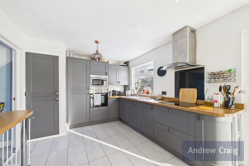 Property photo 3 of 14 Dining Kitchen