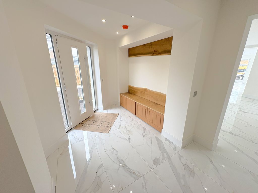 Property photo 2 of 31