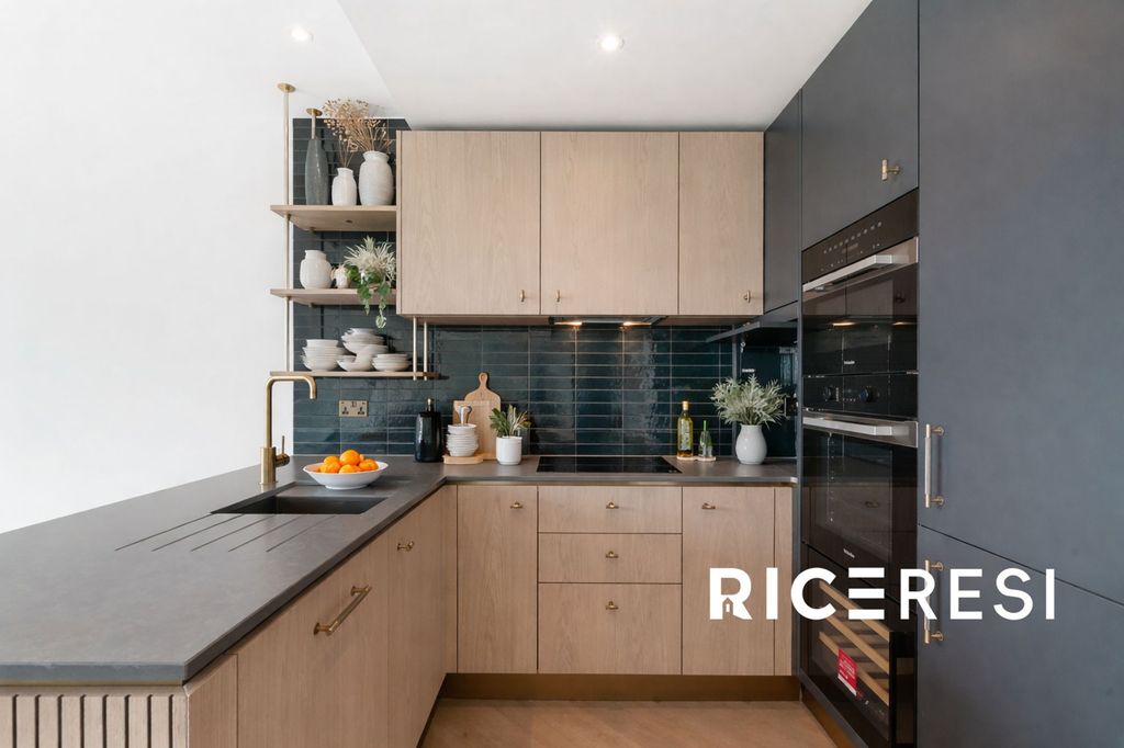 Property photo 2 of 31