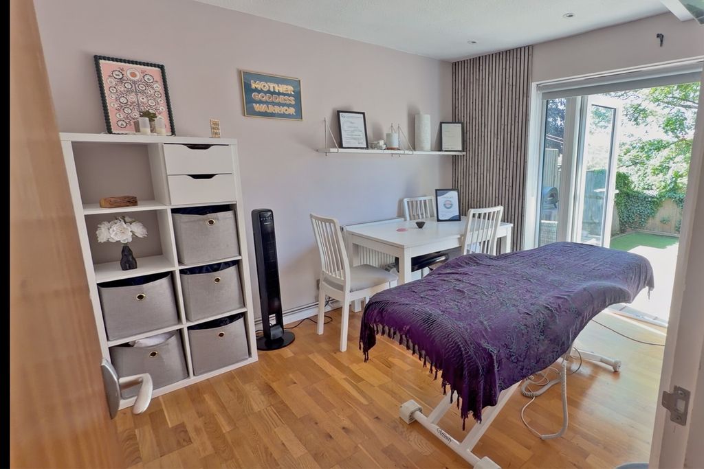 Property photo 3 of 11 5204324