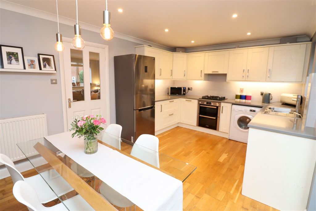 Property photo 2 of 21 Kitchen/Breakfast Room