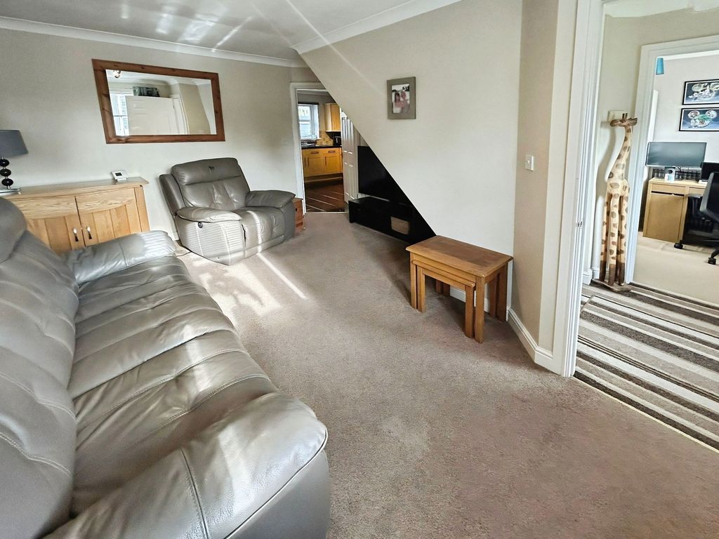 Property photo 2 of 40