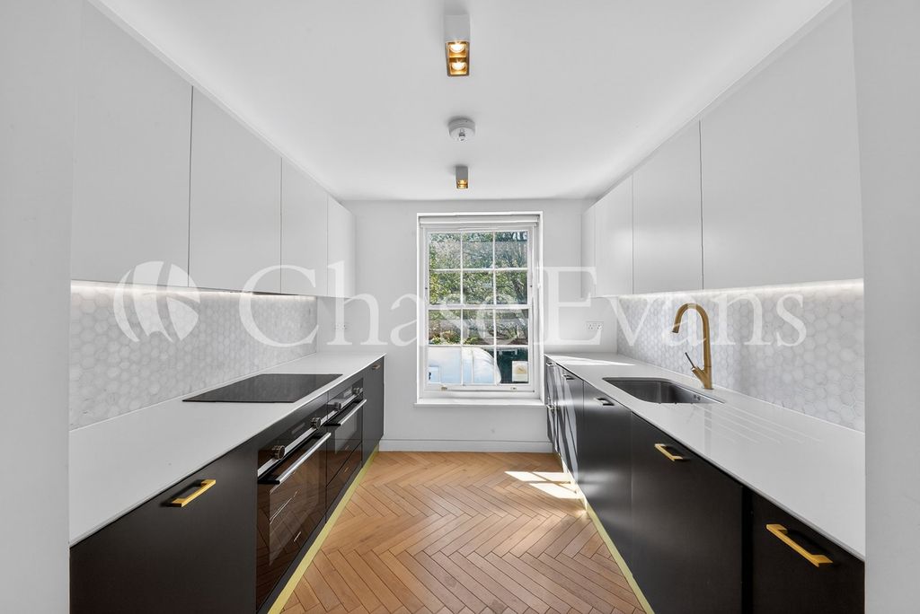 Property photo 2 of 15 Kitchen