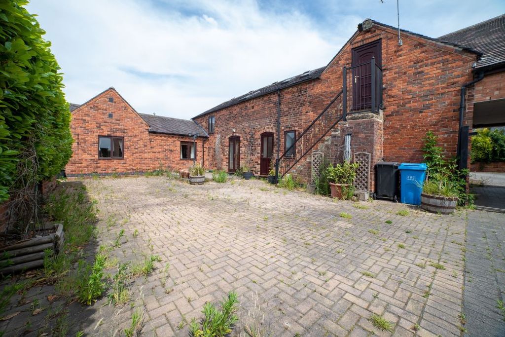 Property photo 2 of 34