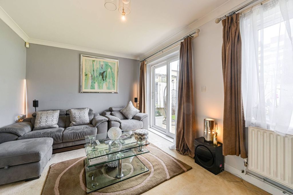 Property photo 2 of 21