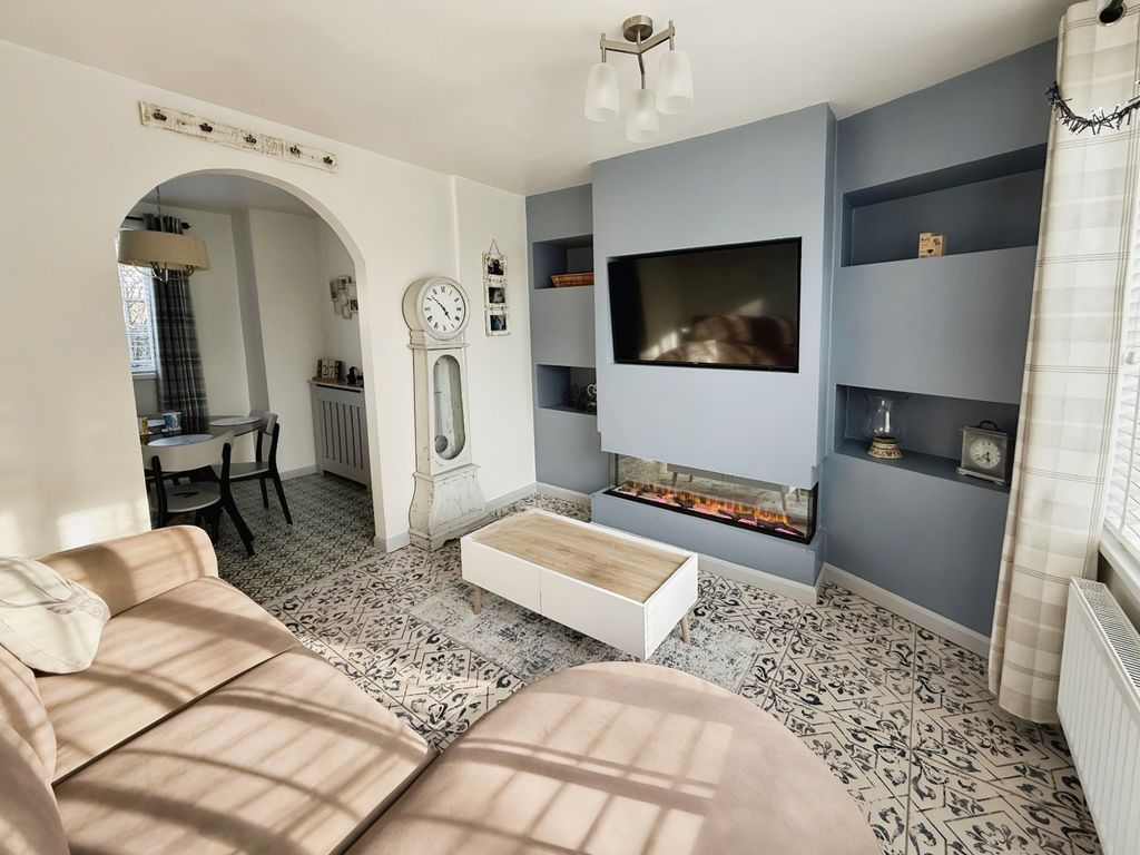 Property photo 3 of 17 Living Room