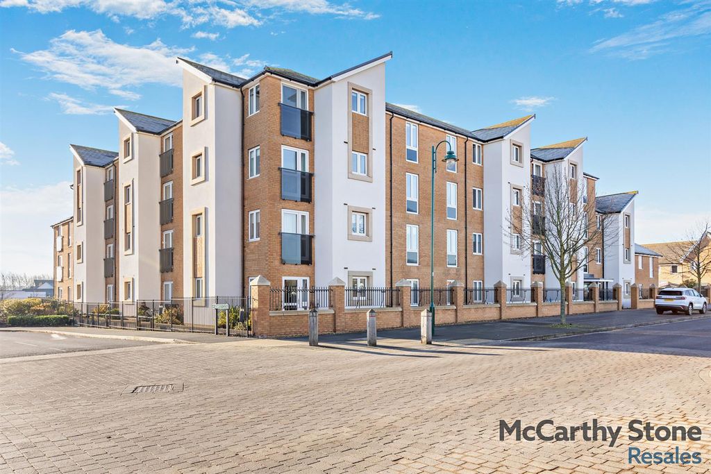 Property photo 1 of 21 8672199-Exterior06-800.Jpg