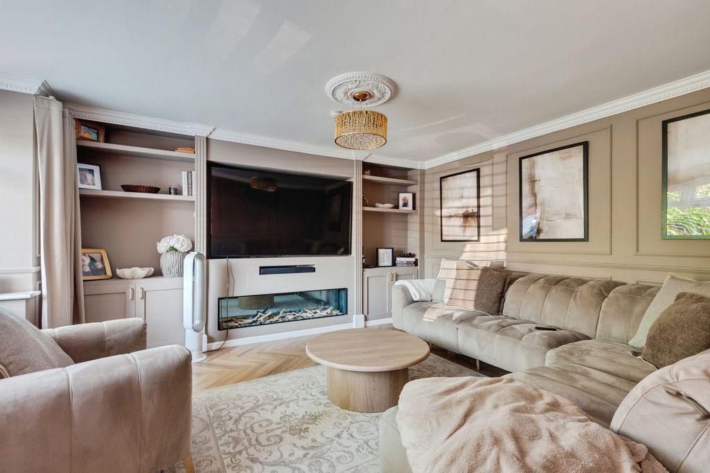 Property photo 3 of 28 Pbox-Img.Jpg