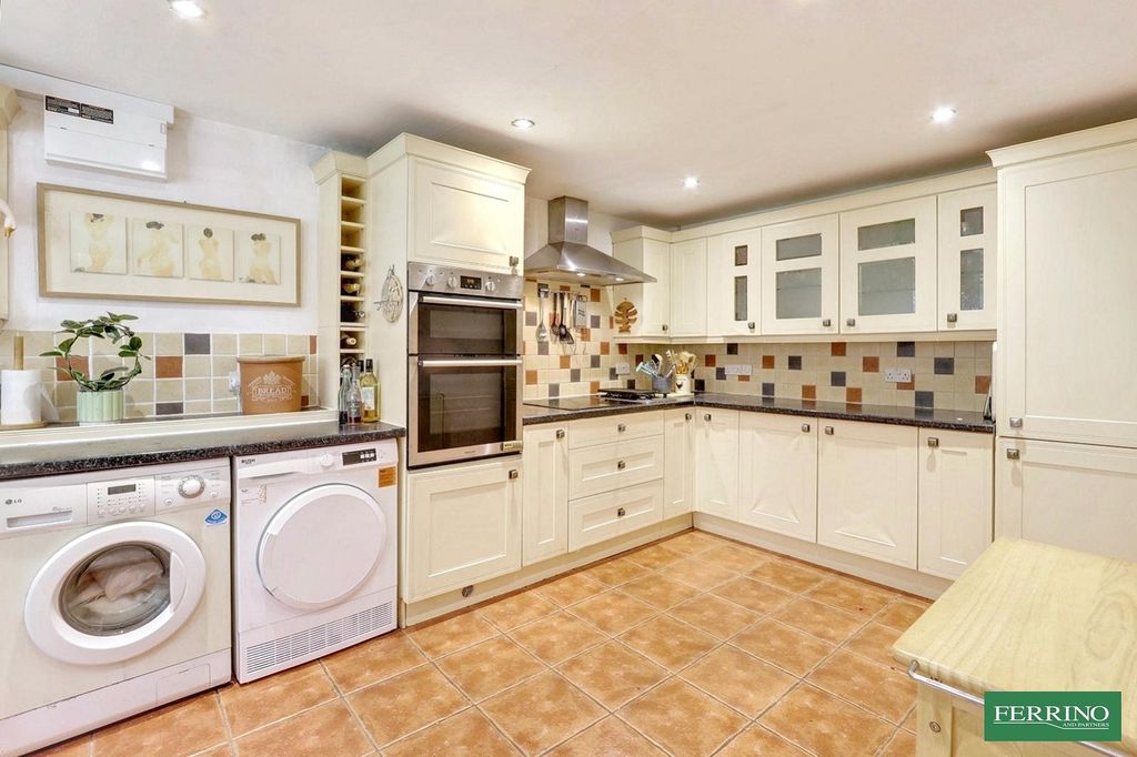 Property photo 2 of 37 Kitchen Breakfast Room