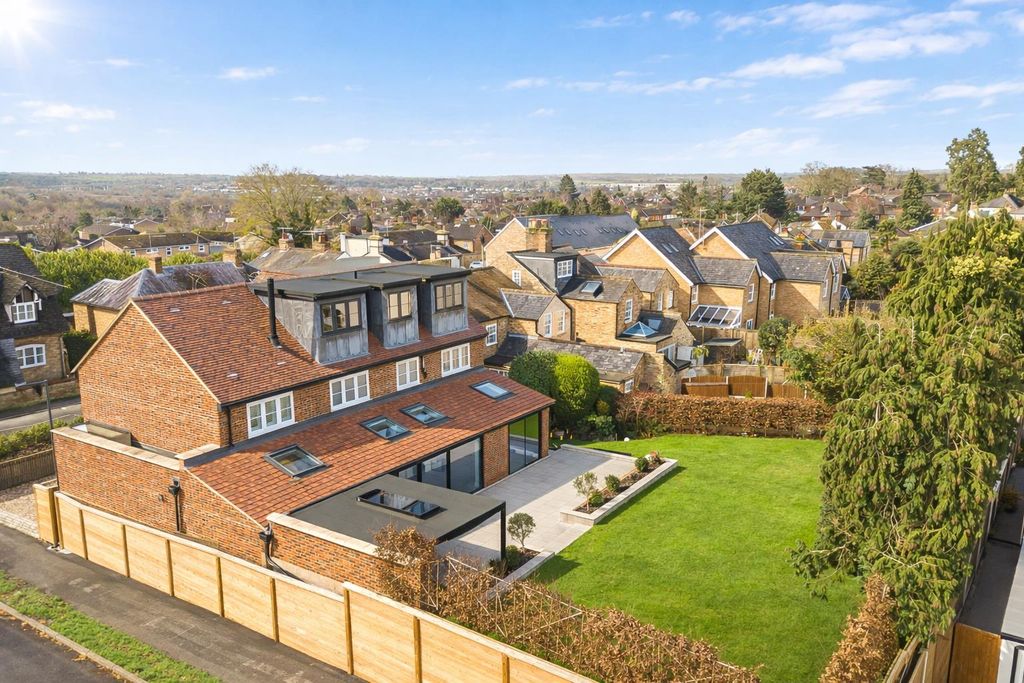 Property photo 1 of 55 Sunny Suburban House With Garden View.Png