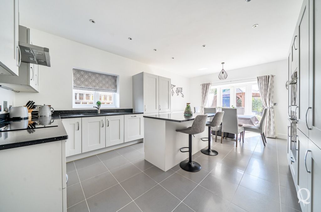 Property photo 2 of 22 Ae5F4F82-34Ab-411...