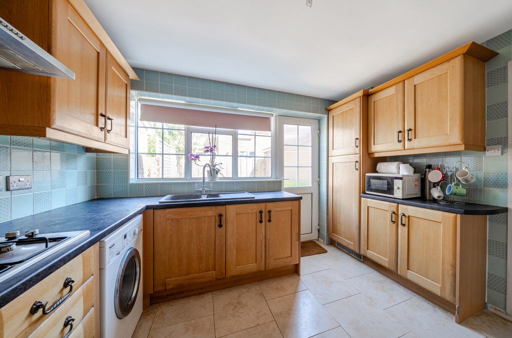 Property photo 2 of 16 1465719-21-6A47Bf...