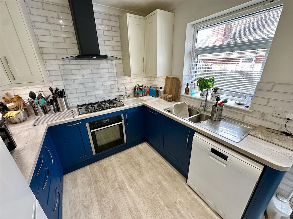 Property photo 2 of 32