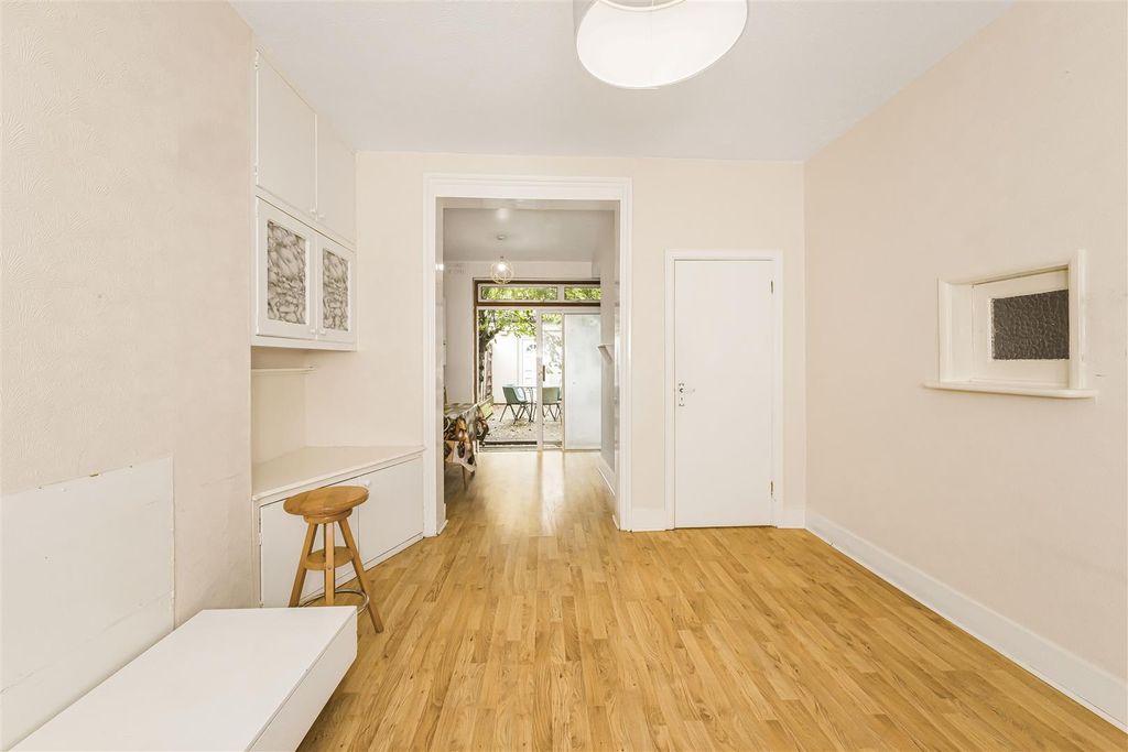 Property photo 2 of 21 2