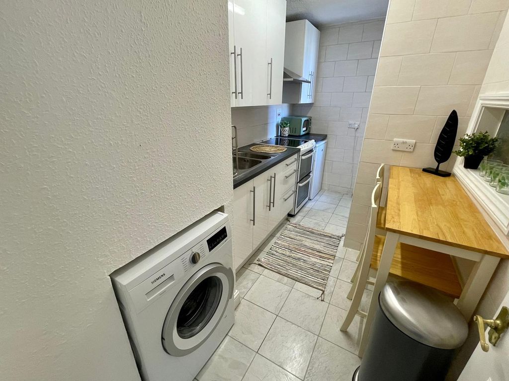 Property photo 3 of 33