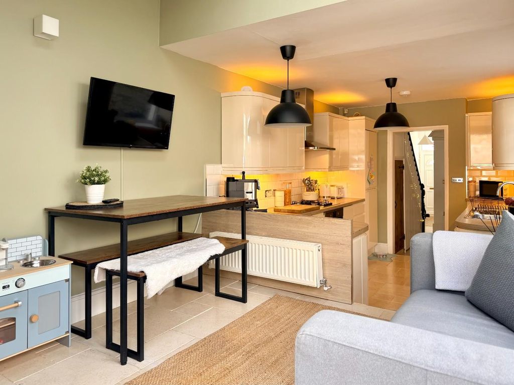 Property photo 3 of 24 Kitchen/Dining Area
