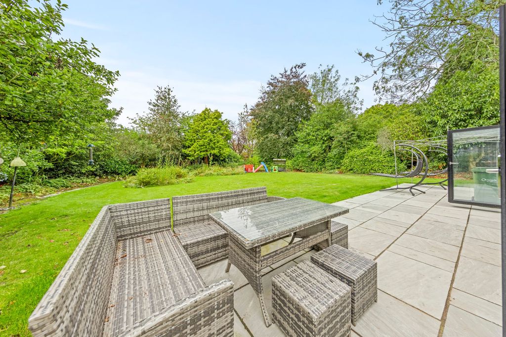 Property photo 2 of 31