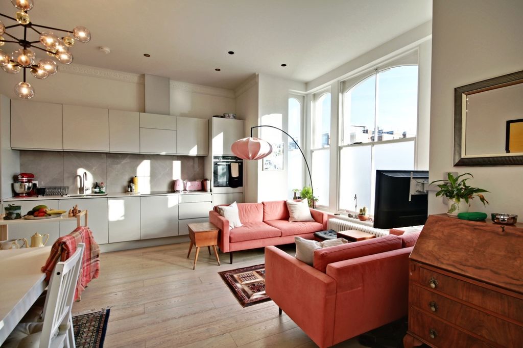 Property photo 2 of 10 Flat 3 36 Putney Hill - Reception-Window