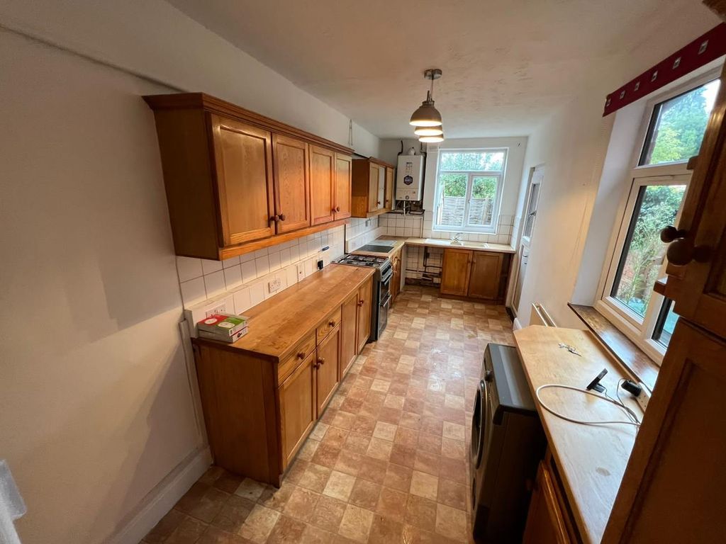 Property photo 3 of 12 Kitchen