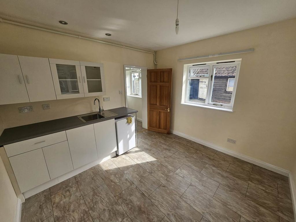 Property photo 2 of 6 Kitchen/Living Room