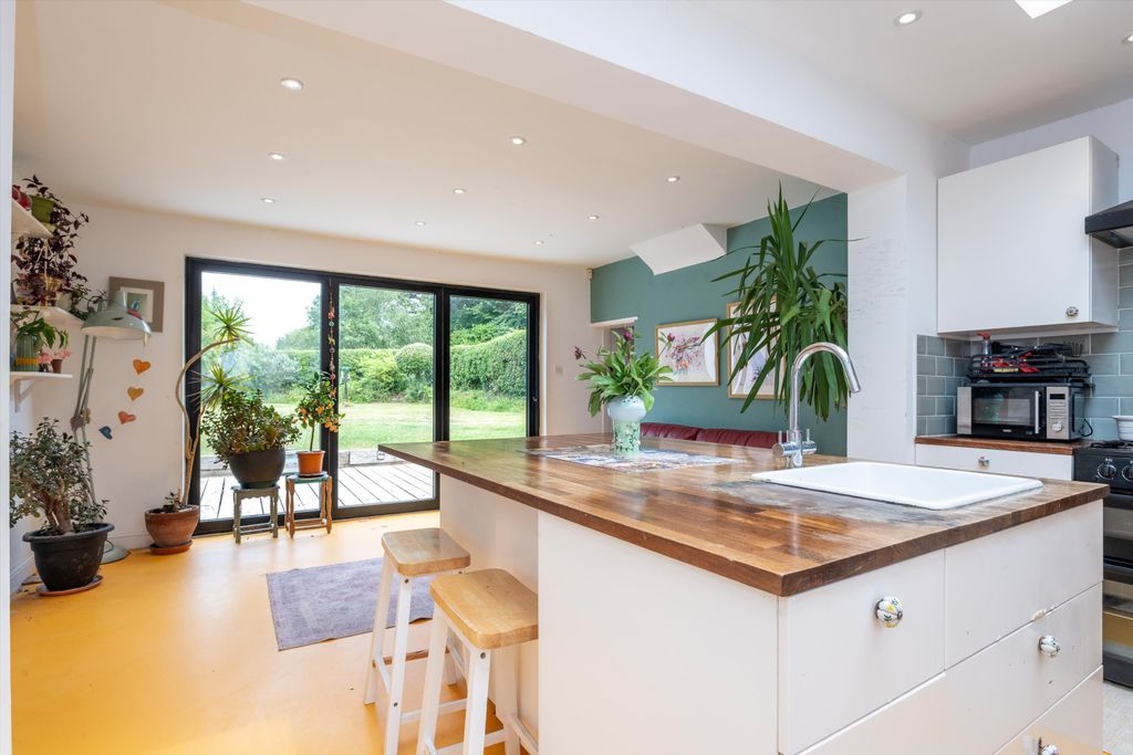 Property photo 3 of 20 Image