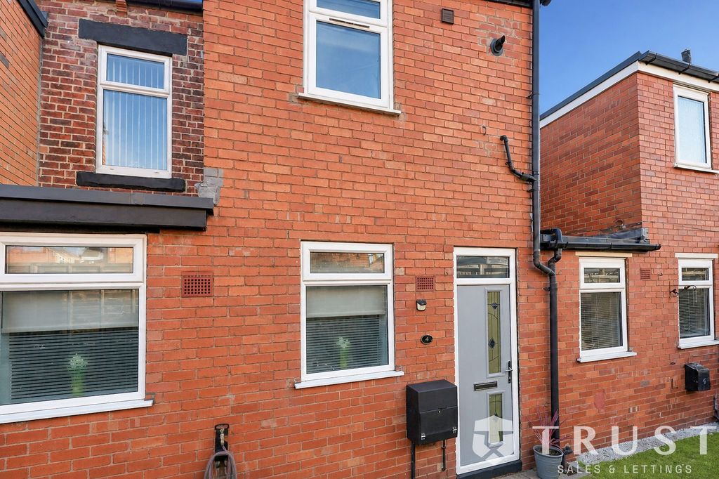 Property photo 2 of 39