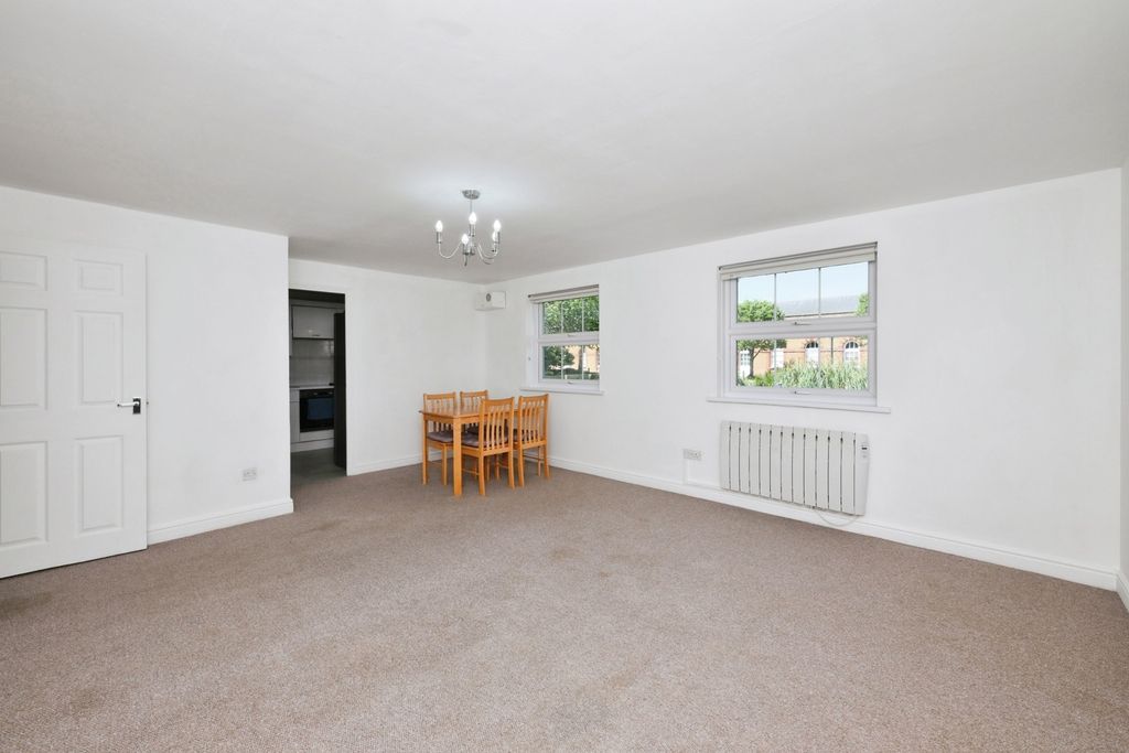 Property photo 3 of 10 Pbox-Img.Jpg