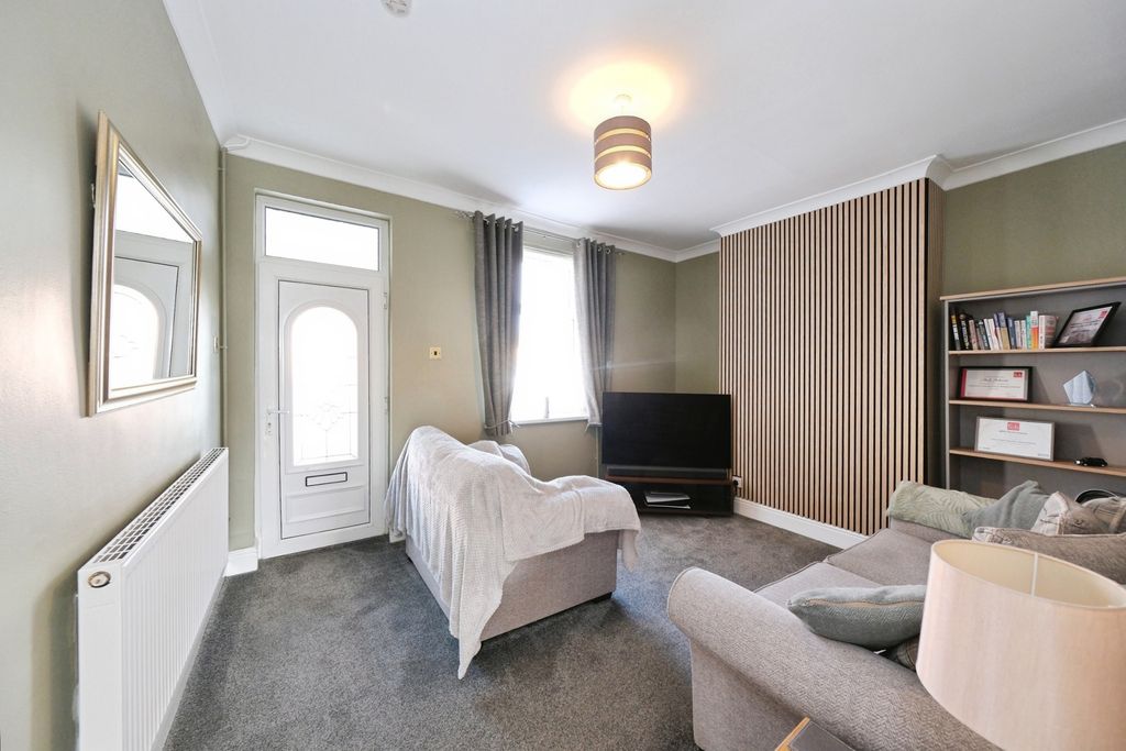 Property photo 3 of 12 Pbox-Img.Jpg