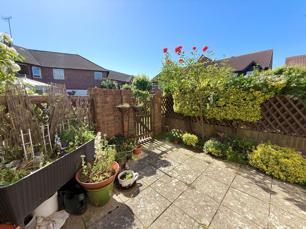 Property photo 2 of 13 17 The Leas New Rear Garden