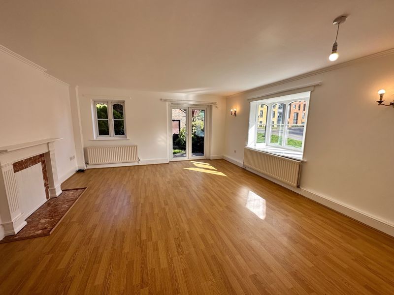 Property photo 3 of 9 Photo 11